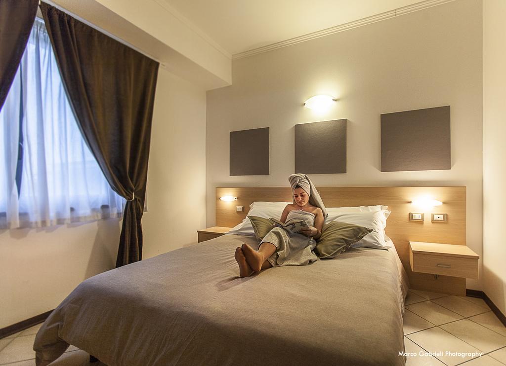 Hotel Bussana Porto Tolle Rum bild