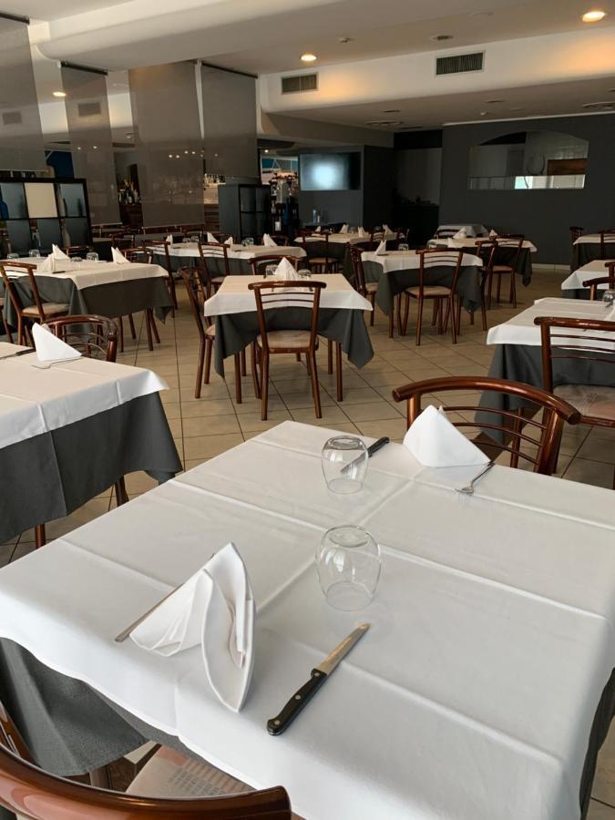 Hotel Bussana Porto Tolle Exteriör bild
